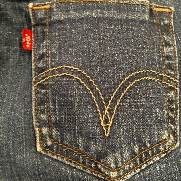 Levi’s Cuffed Capris Size 6 Jean - Picture 2 of 10
